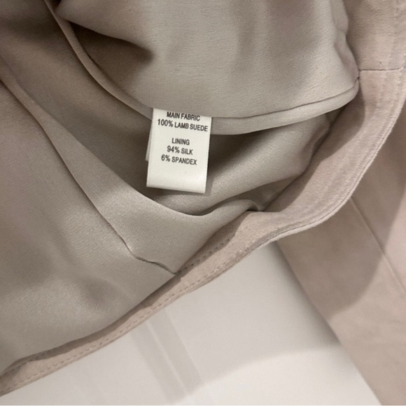 St. John 100% Lamb Suede Beige Jacket Silk Lined
Ruched Sleeve Detail Size 2 - Picture 6 of 11